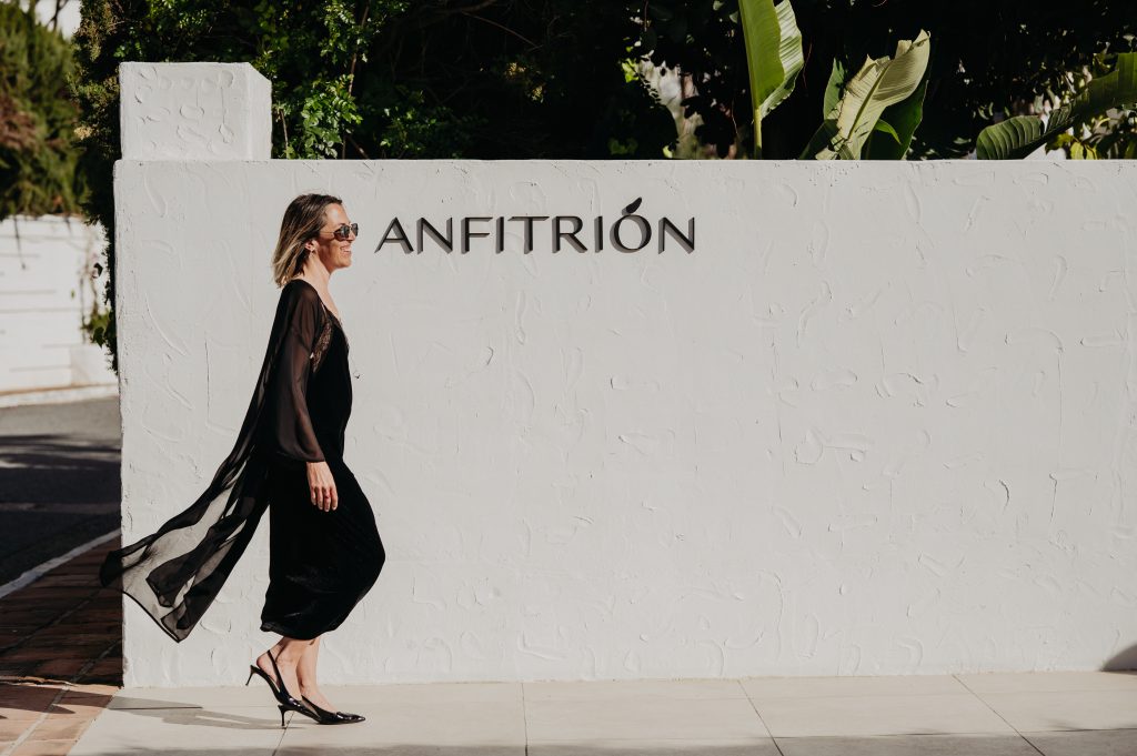 Resident artist arriving at Anfitrión, the boutique art hotel in Puerto Banús, Marbella